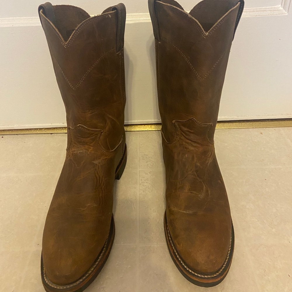 Justin 4116 Roper boot They Apache cowhide foot and a roper toe. 9